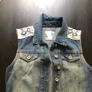 Girls denim vest with lace detail sz 12/14 Justice